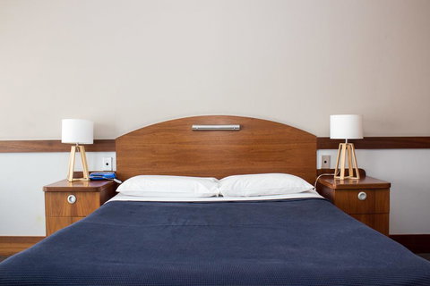 Highlander Hotel Bar Kitchen Rooftop - Sunshine Coast Tourism 2