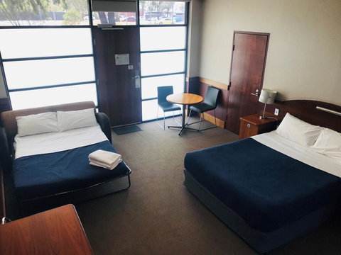 Highlander Hotel Bar Kitchen Rooftop - Sunshine Coast Tourism 1