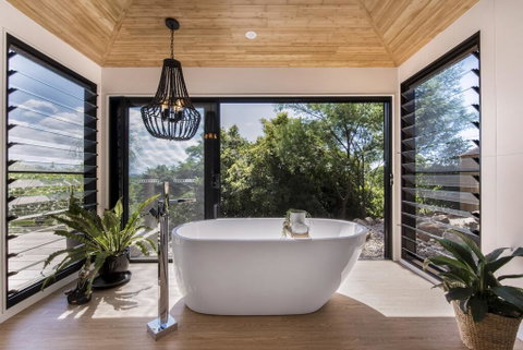 Hilltop Hideaway Luxury Style - Sunshine Coast Tourism 0