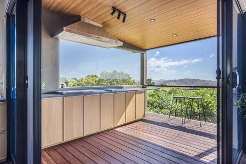 Hilltop Hideaway Luxury Style - Sunshine Coast Tourism 2