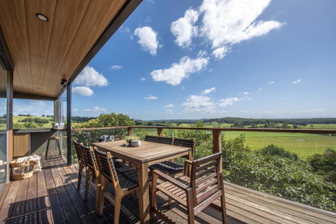 Hilltop Hideaway Luxury Style - Sunshine Coast Tourism 3