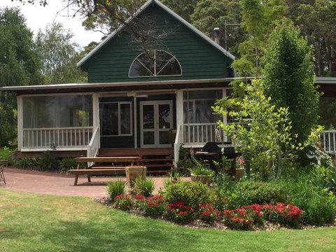 Hillview Chalet - Sunshine Coast Tourism 0