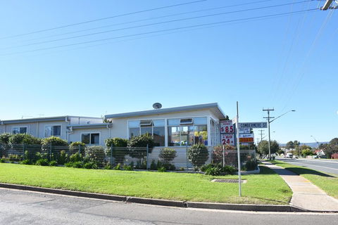 Hillview Motel - Sunshine Coast Tourism 3