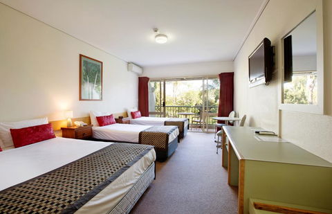 Hinterland Hotel Nerang - Sunshine Coast Tourism 3