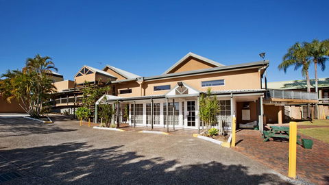 Hinterland Hotel Nerang - Sunshine Coast Tourism 1
