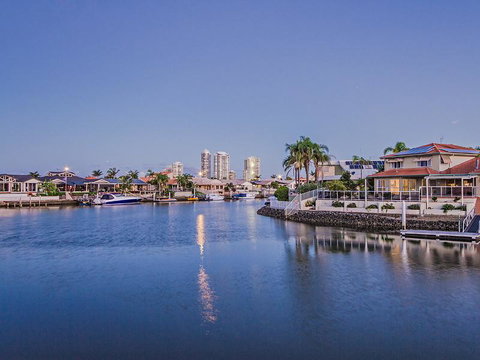 Holiday Home Amaroo - Holiday Sunshine Coast 2