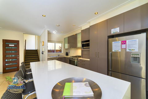 Holiday Home Bayhill Manor - Sunshine Coast Tourism 2