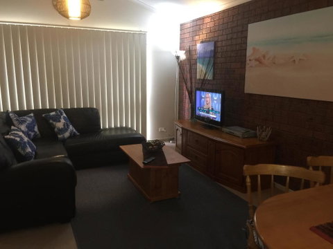 Holiday Home In The Heart Of Anglesea - Sunshine Coast Tourism 3