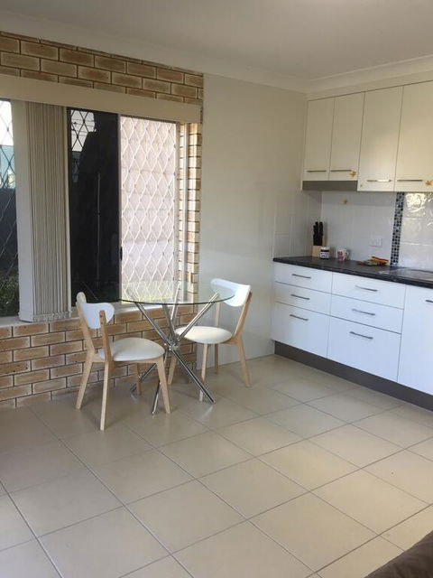 Holiday On Hillcrest - Sunshine Coast Tourism 1