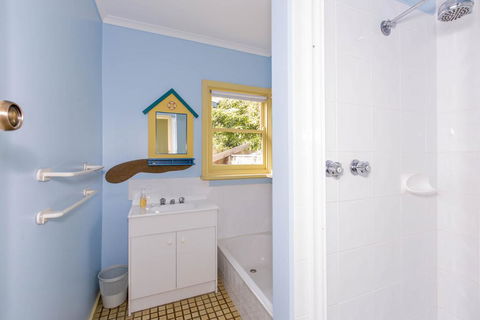 HOLIDAY ON NAUTILUS INVERLOCH - Sunshine Coast Tourism 3