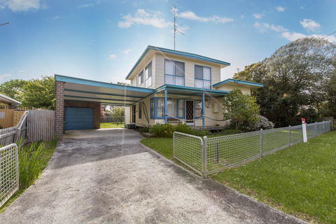 HOLIDAY ON NAUTILUS INVERLOCH - Sunshine Coast Tourism 0