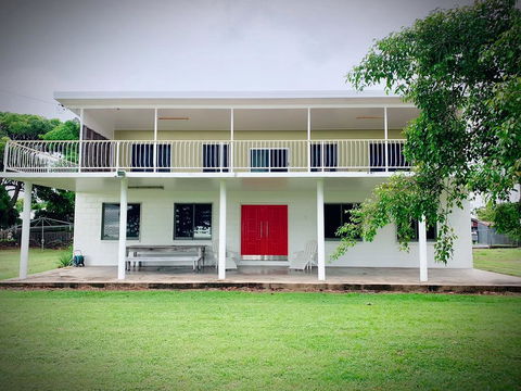 Holiday Rental - Huge House With Beach Views - Holiday Sunshine Coast 0