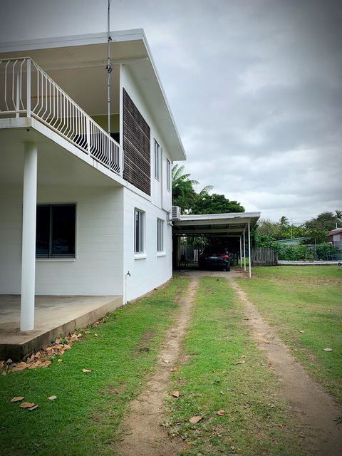 Holiday Rental - Huge House With Beach Views - Holiday Sunshine Coast 3