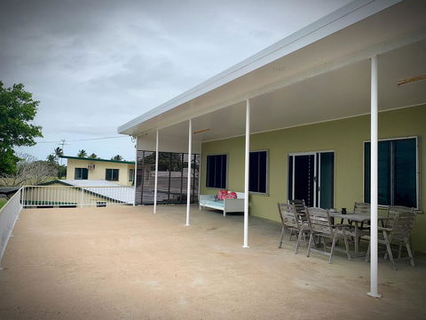 Holiday Rental - Huge House With Beach Views - Holiday Sunshine Coast 2