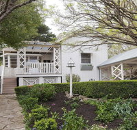 Hollyoak Cottage - delightful ducks and doileys - Holiday Sunshine Coast