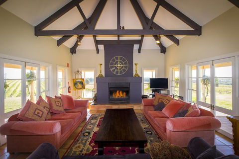 Holman Estate - Holiday Sunshine Coast 0