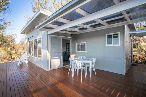 Home On The Water 21 Evans St Lake Conjola - Sunshine Coast Tourism 3