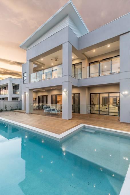 HomePlus - Luxury Living In Sanctuary Cove - Sunshine Coast Tourism 3