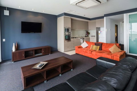 Honeysuckle Executive Suites - Sunshine Coast Tourism 3