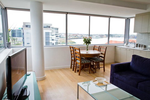 Honeysuckle Executive Suites - Sunshine Coast Tourism 0