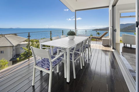Horizons - Airlie Beach - Sunshine Coast Tourism 1