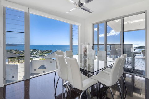 Horizons - Airlie Beach - Sunshine Coast Tourism 2