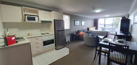 Horizons 201 - Lake Jindabyne Waterfront - Holiday Sunshine Coast 2