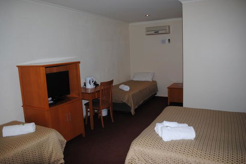 Horse & Jockey Hotel Motel - Sunshine Coast Tourism 2