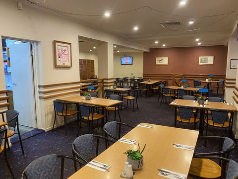 Horse & Jockey Hotel Motel - Sunshine Coast Tourism 3