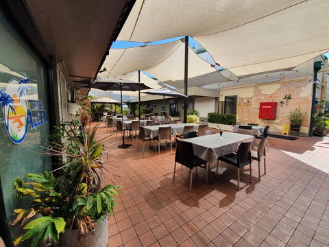 Hotel Allen - Sunshine Coast Tourism 1