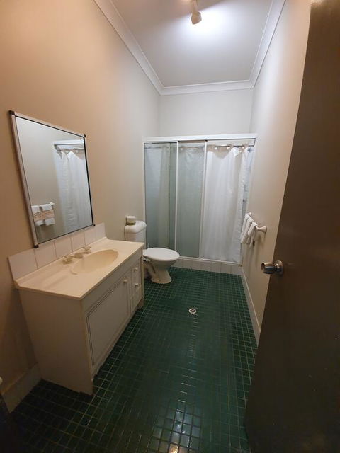 Hotel Allen - Sunshine Coast Tourism 3