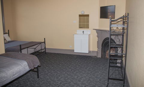 Hotel Cessnock - Sunshine Coast Tourism 2