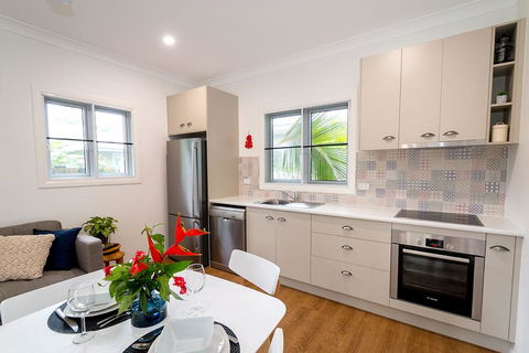 Island Cottages - Holiday Sunshine Coast 0