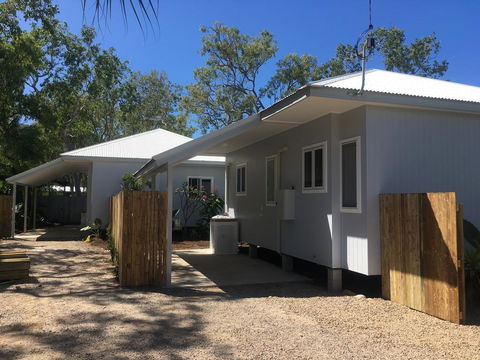 Island Cottages - Holiday Sunshine Coast 2