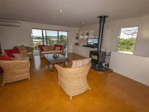 Island View - 80 Lentara St - Large Family Home, Pool, WIFI And Sweeping Views Of Fingal - Holiday Sunshine Coast 1