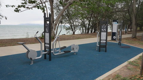 Island View Unit 2 / 40 Marine Parade - Holiday Sunshine Coast 0