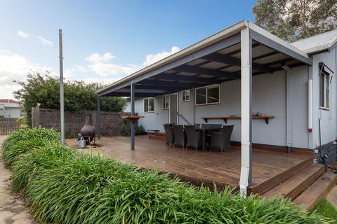 Island Villa - Sunshine Coast Tourism 1