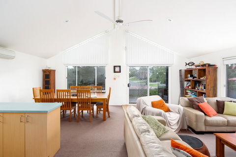 Island Villa - Sunshine Coast Tourism 2