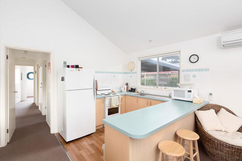 Island Villa - Sunshine Coast Tourism 3