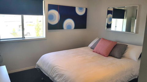 Island Waterfront Getaway - WiFi - Holiday Sunshine Coast 2