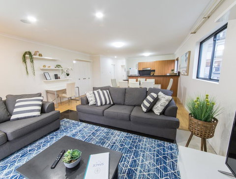 ISOLATION READY!! Super Size Me!! Top Location. Isolation Ready. Sanitised. Free CAT Bus, Pool, Gym And Everything At Your Finge - Holiday Sunshine Coast 1