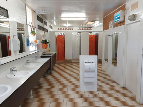 Jacaranda Holiday Park - Sunshine Coast Tourism 1