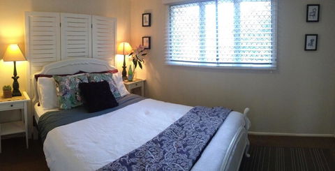 Jacaranda House Bed & Breakfast - Holiday Sunshine Coast 2