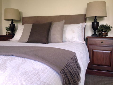 Jacaranda House Bed & Breakfast - Holiday Sunshine Coast 1
