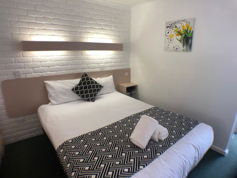 Jacaranda Place Motor Inn - Holiday Sunshine Coast 2