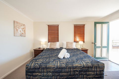 Jacaranda Place Motor Inn - Holiday Sunshine Coast 0