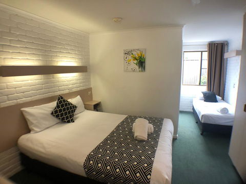 Jacaranda Place Motor Inn - Holiday Sunshine Coast 3