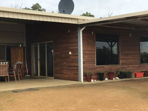 Jarrah Glen Cabins - Sunshine Coast Tourism 1