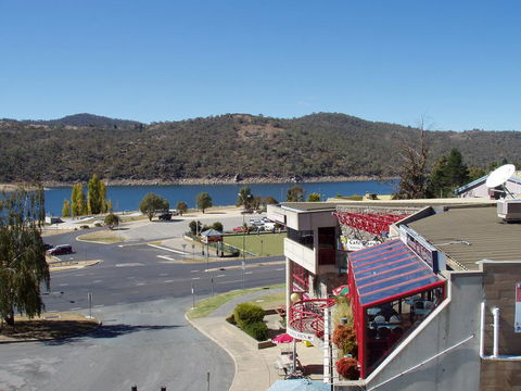 Jasper 1 Town Centre Jindabyne - Sunshine Coast Tourism 0