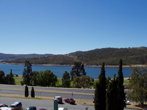 Jasper 1 Town Centre Jindabyne - Sunshine Coast Tourism 1